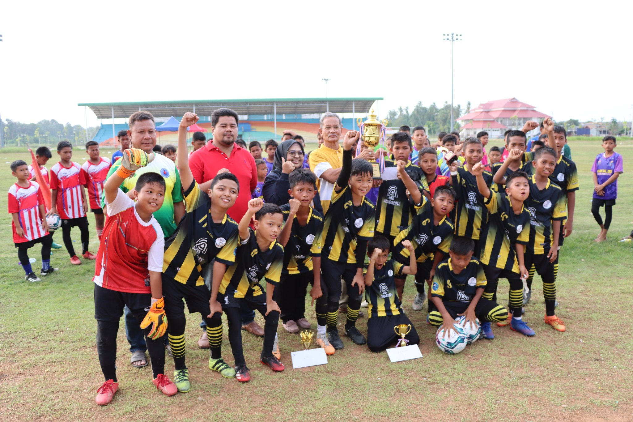 การแข่งขันฟุตบอล SANTARA CUP U12 วันเด็กแห่งชาติ 2567 เพื่อสร้างความรักความสามัคคีของเด็กในเขตเทศบาลฯ