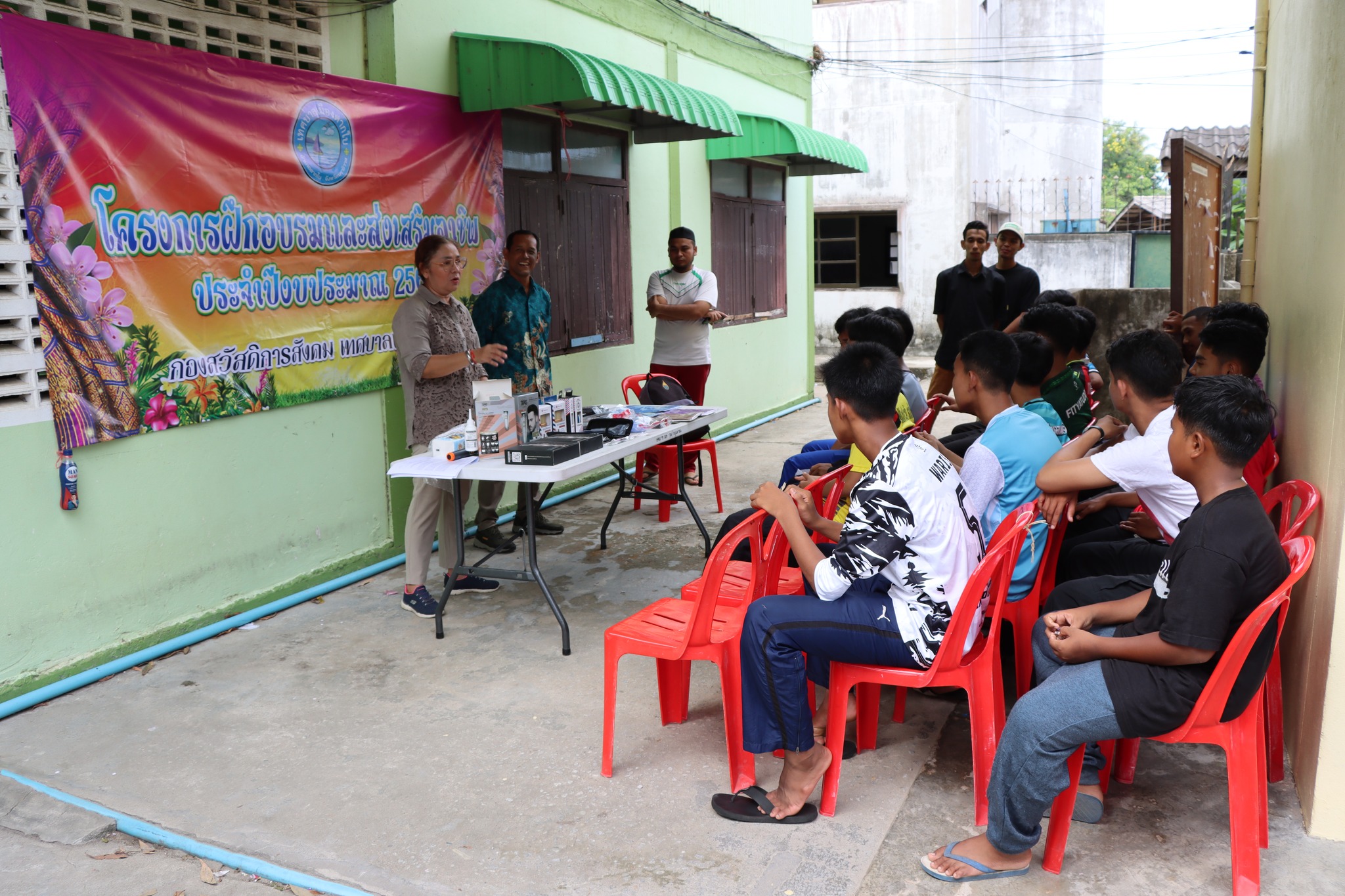 โครงการฝึกอบรมและส่งเสริมอาชีพ ประจำปีงบประมาณ 2567 หลักสูตรตัดผมชาย