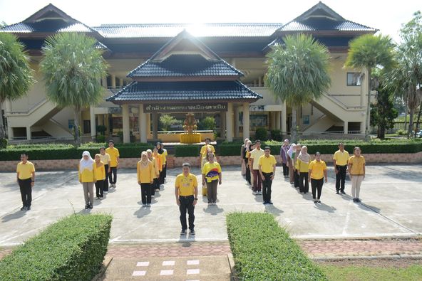 จัดกิจกรรมเคารพธงชาติทุกวันจันทร์ สำนึกคุณ "ชาติ ศาสน์ กษัตริย์"