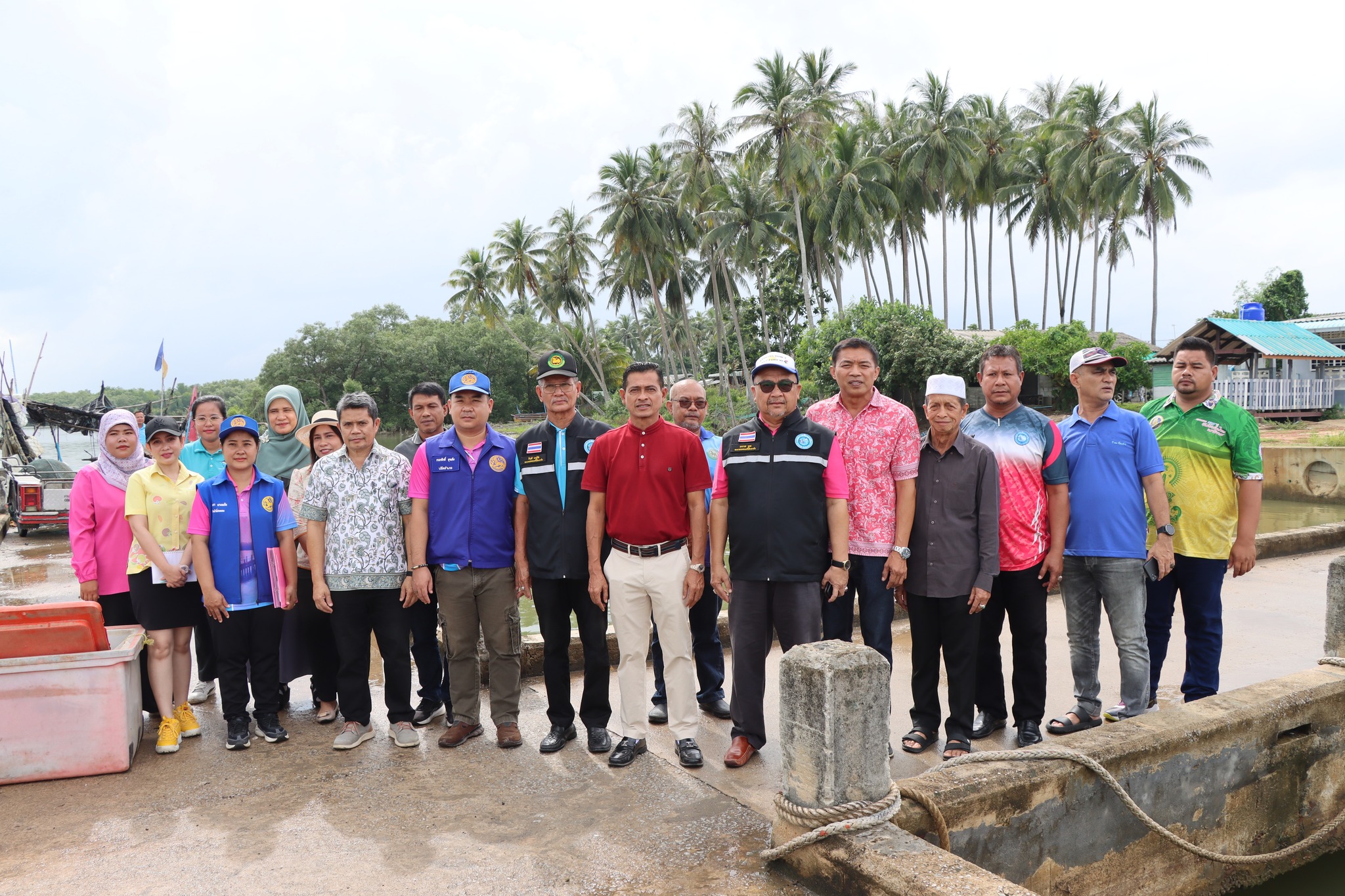 ลงพื้นที่ท่าเทียบเรือประมงพื้นบ้าน(แพปลา) ชุมชนสามัคคี เพื่อแก้ไขปัญหาความเดือดร้อนของพี่น้องประชาชนในการประกอบอาชีพประมง