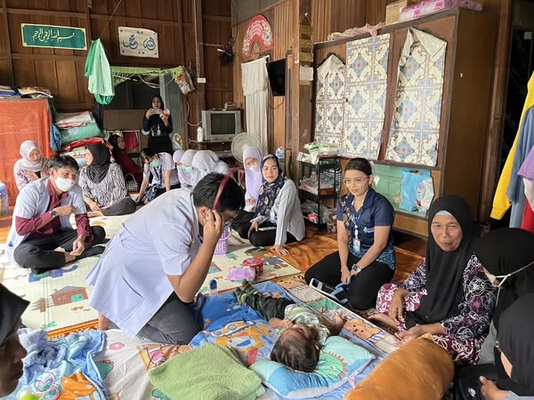 ลงพื้นที่ประเมินอาการผู้ป่วยเรื้อรังพร้อมออกใบรับรองความพิการให้กับผู้ป่วยที่มีภาวะป่วยติดบ้านและติดเตียงในเขตพื้นที่เทศบาลเมืองตากใบ