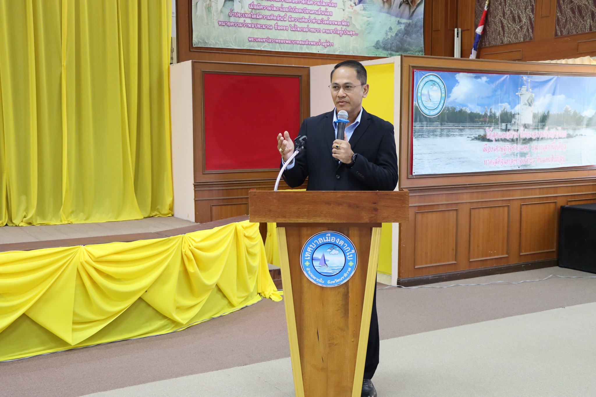 ประชุม เพื่อชี้แจงแนวทางการปฏิบัติในการหาเสียงรวมถึงข้อควรระวังหรือข้อห้ามต่างๆ