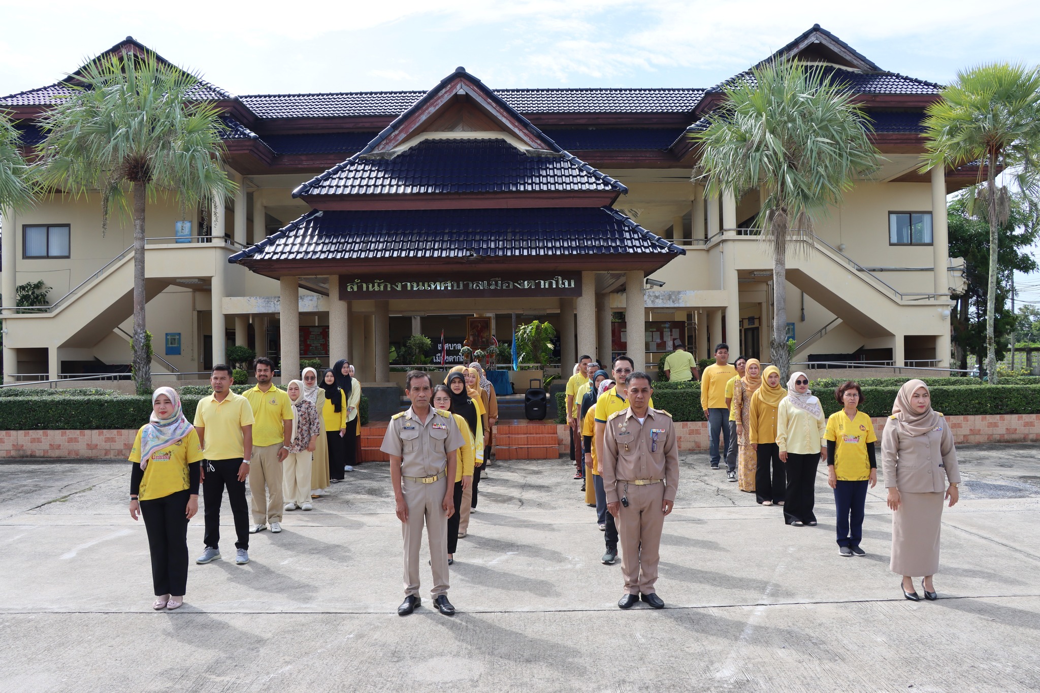 จัดกิจกรรมเคารพธงชาติทุกวันจันทร์ สำนึกคุณ "ชาติ ศาสน์ กษัตริย์" เพื่อเสริมสร้างจิตสำนึกต่อสถาบันชาติ ศาสนา พระมหากษัตริย์และการเป็นข้าราชการที่ดี
