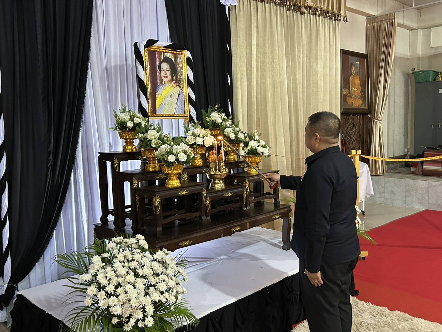 เข้าร่วมพิธีสวดพระอภิธรรมอุทิศถวายพระราชกุศลแด่สมเด็จพระนางเจ้าสิริกิติ์ พระบรมราชินีนาถ พระบรมราชชนนีพันปีหลวง