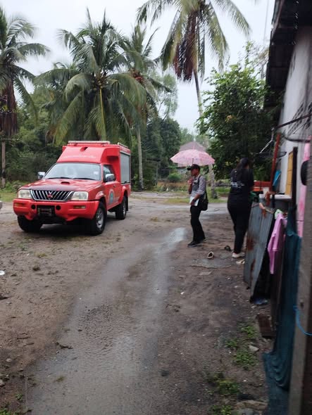 เทศบาลเมืองตากใบ ลงพื้นที่สำรวจประเมินความเสียหายของบ้านเรือนประชาชนที่ได้รับผลกระทบจากอุทกภัย จำนวน 1 หลัง