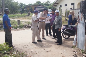 ลงพื้นที่สำรวจถนน และคูระบายน้ำในเขตชุมชนตาบาตะปอเยาะ